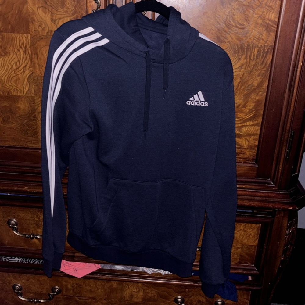 Men’s adidas navy blue sweatshirt worn once great condition size medium